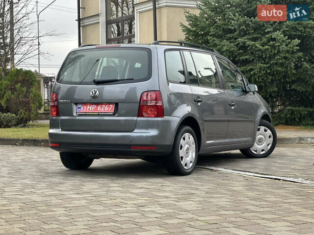 Серый Фольксваген Туран, объемом двигателя 1.6 л и пробегом 210 тыс. км за 7350 $, фото 3 на Automoto.ua