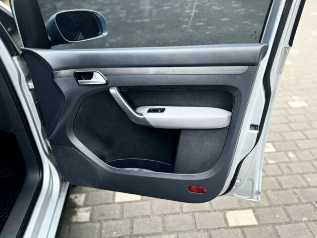 Серый Фольксваген Туран, объемом двигателя 2 л и пробегом 220 тыс. км за 6800 $, фото 9 на Automoto.ua