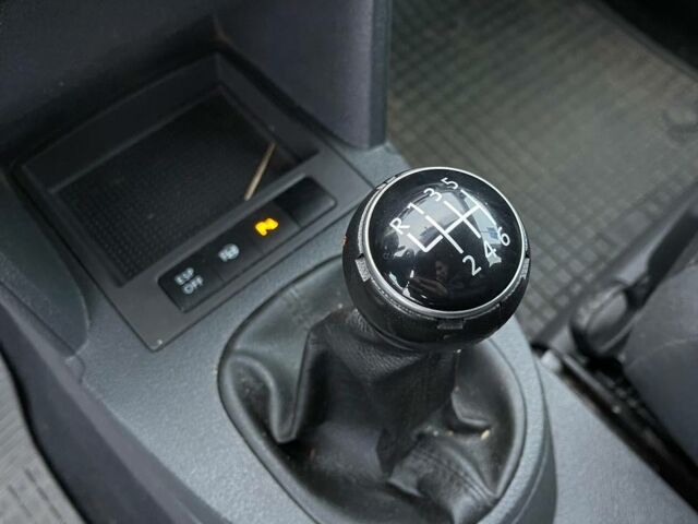 Серый Фольксваген Туран, объемом двигателя 1.9 л и пробегом 237 тыс. км за 6700 $, фото 10 на Automoto.ua