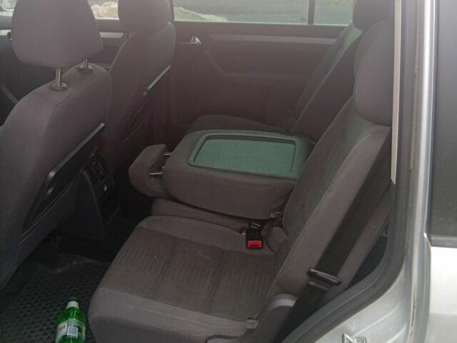 Сірий Фольксваген Туран, об'ємом двигуна 1.9 л та пробігом 359 тис. км за 2150 $, фото 4 на Automoto.ua