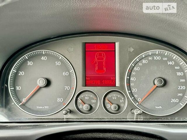 Сірий Фольксваген Туран, об'ємом двигуна 0 л та пробігом 250 тис. км за 8599 $, фото 44 на Automoto.ua