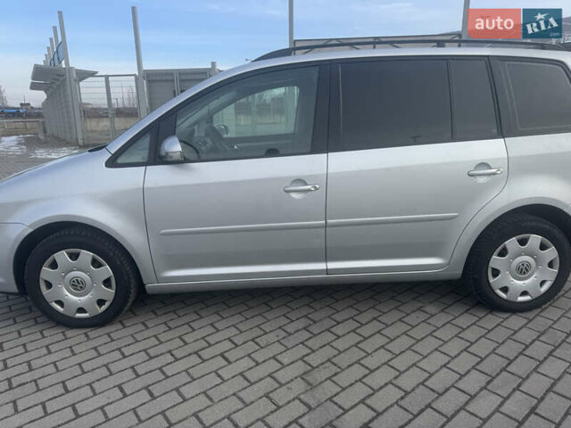 Серый Фольксваген Туран, объемом двигателя 1.6 л и пробегом 238 тыс. км за 6700 $, фото 2 на Automoto.ua