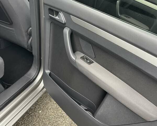 Сірий Фольксваген Туран, об'ємом двигуна 1.4 л та пробігом 205 тис. км за 6950 $, фото 22 на Automoto.ua