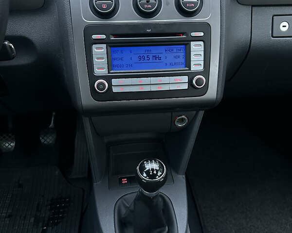 Серый Фольксваген Туран, объемом двигателя 1.6 л и пробегом 211 тыс. км за 7450 $, фото 47 на Automoto.ua