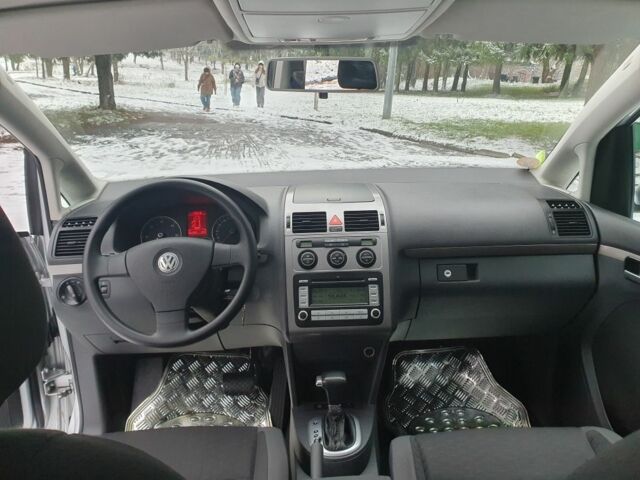 Сірий Фольксваген Туран, об'ємом двигуна 1.9 л та пробігом 224 тис. км за 8990 $, фото 3 на Automoto.ua