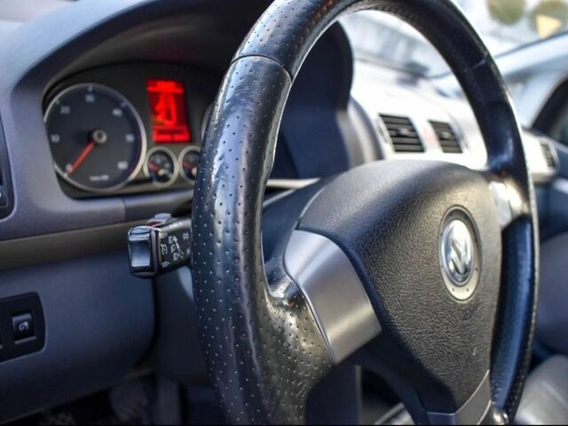 Сірий Фольксваген Туран, об'ємом двигуна 2 л та пробігом 264 тис. км за 5000 $, фото 20 на Automoto.ua