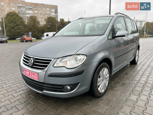 Серый Фольксваген Туран, объемом двигателя 1.4 л и пробегом 240 тыс. км за 6800 $, фото 1 на Automoto.ua