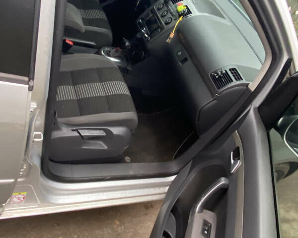 Серый Фольксваген Туран, объемом двигателя 1.98 л и пробегом 303 тыс. км за 7800 $, фото 15 на Automoto.ua