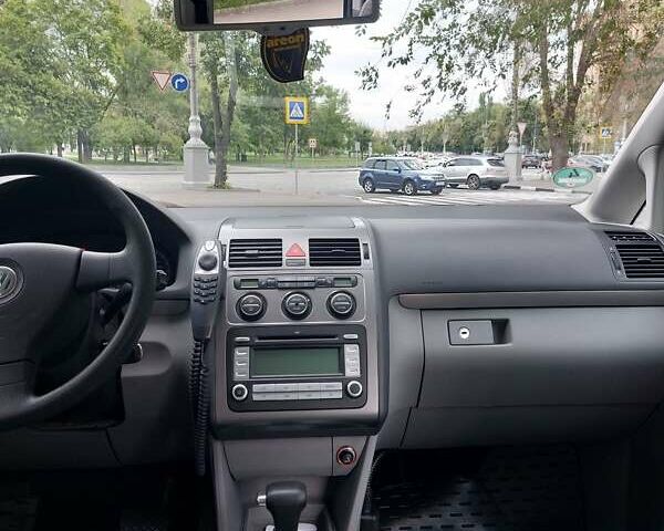 Сірий Фольксваген Туран, об'ємом двигуна 1.4 л та пробігом 232 тис. км за 7000 $, фото 23 на Automoto.ua