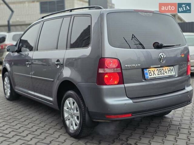 Серый Фольксваген Туран, объемом двигателя 1.4 л и пробегом 223 тыс. км за 5999 $, фото 2 на Automoto.ua