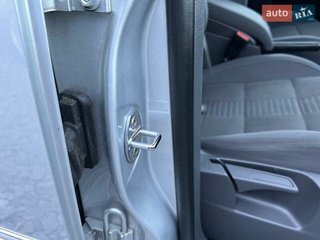 Серый Фольксваген Туран, объемом двигателя 1.4 л и пробегом 142 тыс. км за 8650 $, фото 80 на Automoto.ua