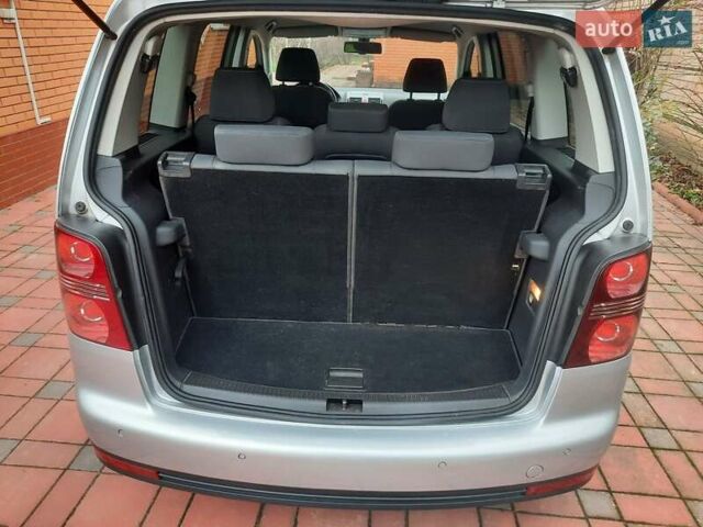 Сірий Фольксваген Туран, об'ємом двигуна 1.6 л та пробігом 262 тис. км за 7400 $, фото 22 на Automoto.ua