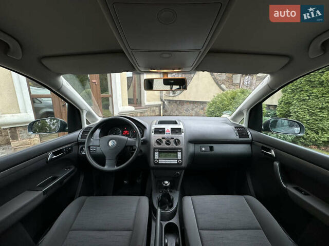 Серый Фольксваген Туран, объемом двигателя 1.6 л и пробегом 210 тыс. км за 7350 $, фото 36 на Automoto.ua