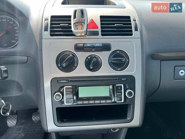 Сірий Фольксваген Туран, об'ємом двигуна 1.6 л та пробігом 254 тис. км за 7590 $, фото 22 на Automoto.ua