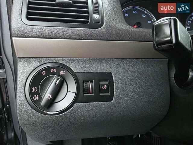 Серый Фольксваген Туран, объемом двигателя 1.4 л и пробегом 223 тыс. км за 5999 $, фото 22 на Automoto.ua