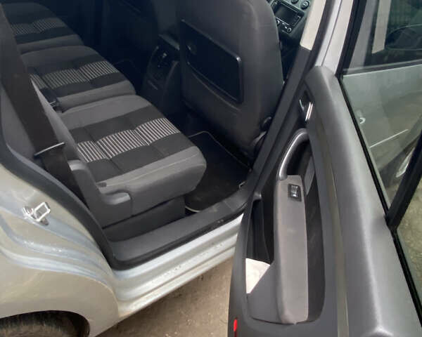 Серый Фольксваген Туран, объемом двигателя 1.98 л и пробегом 303 тыс. км за 7800 $, фото 14 на Automoto.ua