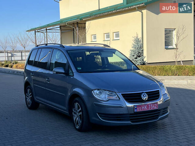 Серый Фольксваген Туран, объемом двигателя 1.4 л и пробегом 188 тыс. км за 6000 $, фото 4 на Automoto.ua