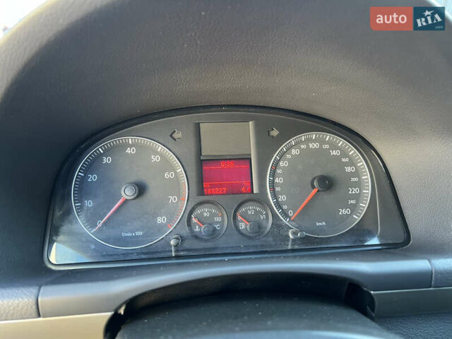 Серый Фольксваген Туран, объемом двигателя 1.4 л и пробегом 188 тыс. км за 6000 $, фото 66 на Automoto.ua