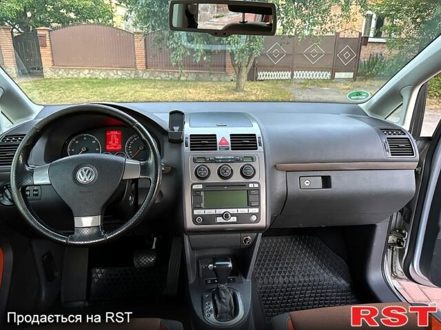 Серый Фольксваген Туран, объемом двигателя 2 л и пробегом 250 тыс. км за 8399 $, фото 7 на Automoto.ua