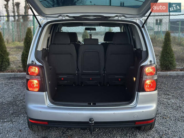 Серый Фольксваген Туран, объемом двигателя 1.4 л и пробегом 230 тыс. км за 7200 $, фото 49 на Automoto.ua