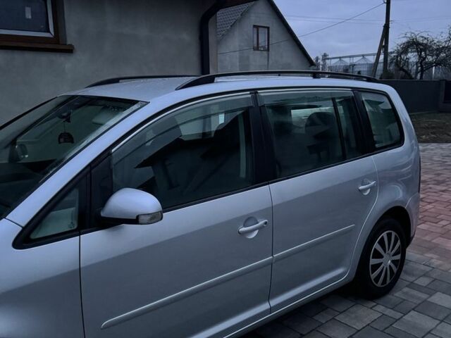 Серый Фольксваген Туран, объемом двигателя 1.6 л и пробегом 226 тыс. км за 8395 $, фото 1 на Automoto.ua