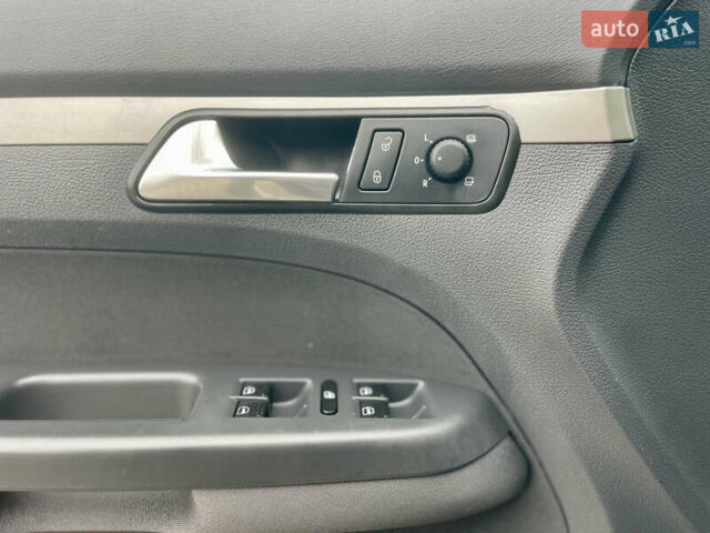 Серый Фольксваген Туран, объемом двигателя 1.6 л и пробегом 220 тыс. км за 8600 $, фото 32 на Automoto.ua