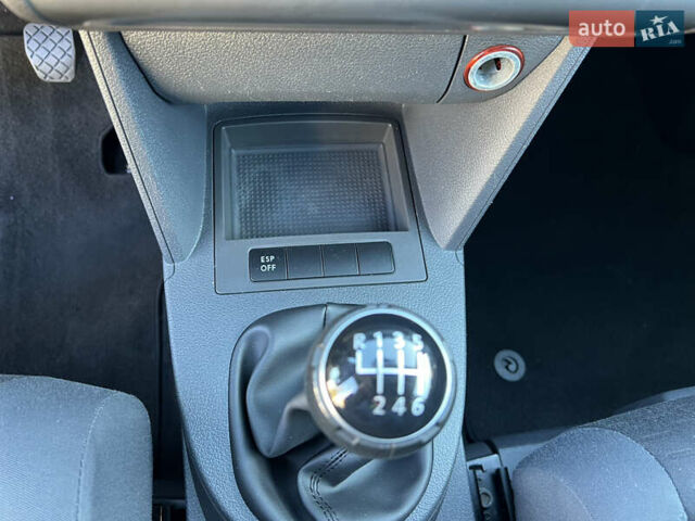 Серый Фольксваген Туран, объемом двигателя 1.4 л и пробегом 188 тыс. км за 6000 $, фото 69 на Automoto.ua