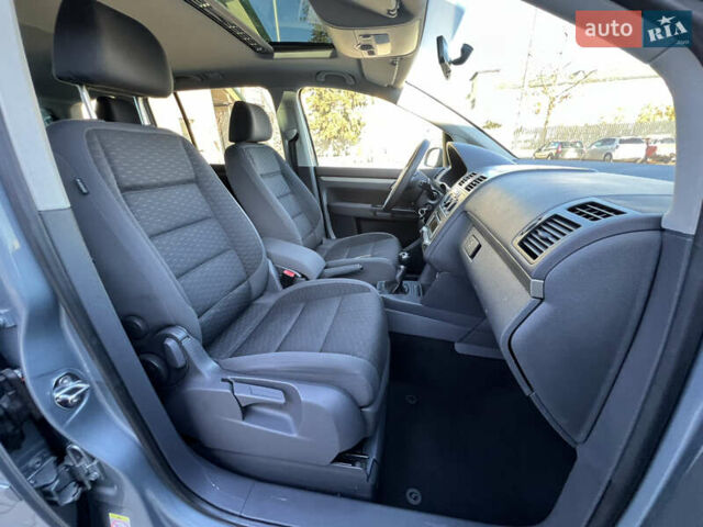 Серый Фольксваген Туран, объемом двигателя 1.4 л и пробегом 188 тыс. км за 6000 $, фото 55 на Automoto.ua