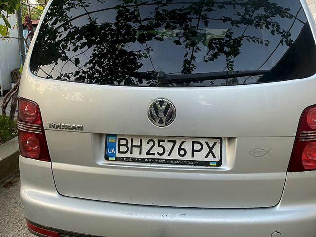 Серый Фольксваген Туран, объемом двигателя 2 л и пробегом 345 тыс. км за 6600 $, фото 4 на Automoto.ua