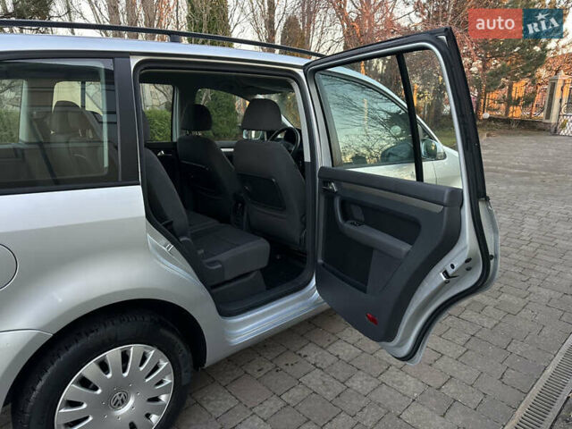 Серый Фольксваген Туран, объемом двигателя 1.6 л и пробегом 210 тыс. км за 7350 $, фото 27 на Automoto.ua