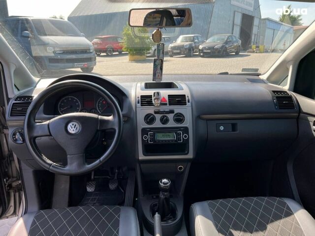 Серый Фольксваген Туран, объемом двигателя 1.6 л и пробегом 254 тыс. км за 7590 $, фото 31 на Automoto.ua