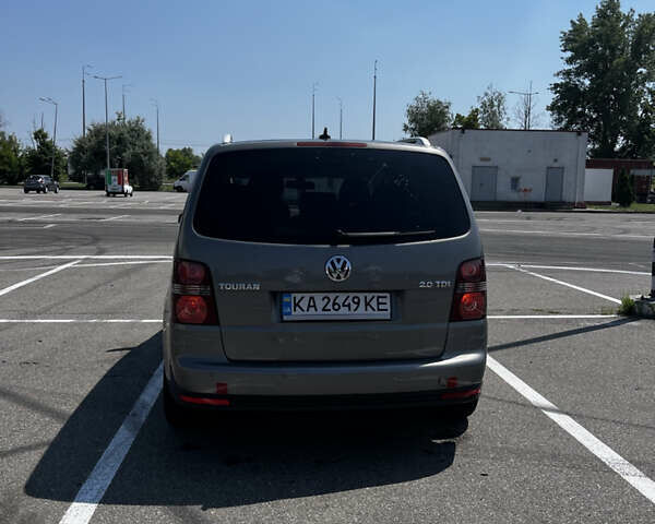 Серый Фольксваген Туран, объемом двигателя 2 л и пробегом 226 тыс. км за 10750 $, фото 7 на Automoto.ua
