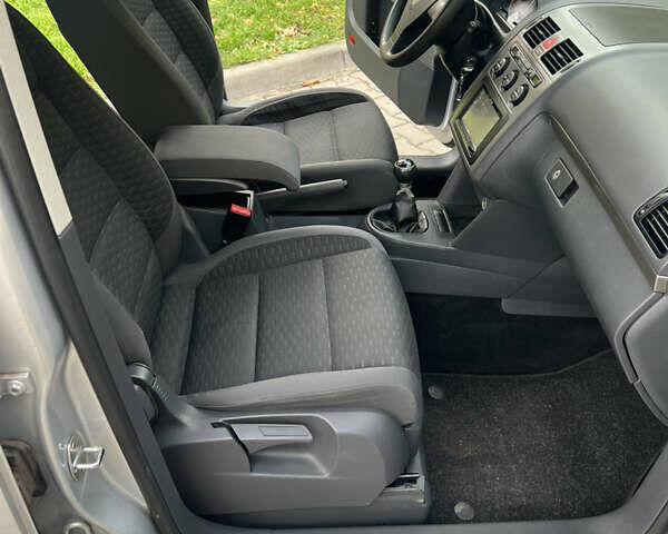 Сірий Фольксваген Туран, об'ємом двигуна 1.4 л та пробігом 193 тис. км за 6500 $, фото 55 на Automoto.ua