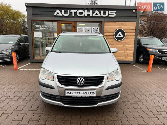 Серый Фольксваген Туран, объемом двигателя 1.9 л и пробегом 235 тыс. км за 7999 $, фото 1 на Automoto.ua
