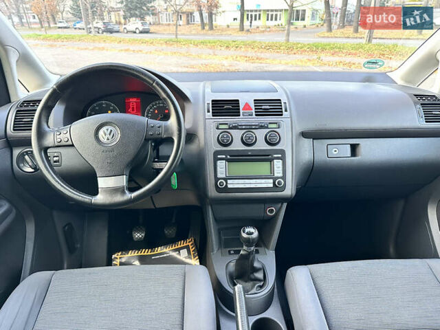 Сірий Фольксваген Туран, об'ємом двигуна 1.6 л та пробігом 196 тис. км за 8199 $, фото 63 на Automoto.ua