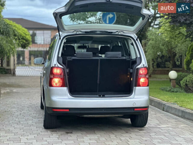 Серый Фольксваген Туран, объемом двигателя 1.6 л и пробегом 211 тыс. км за 7450 $, фото 20 на Automoto.ua