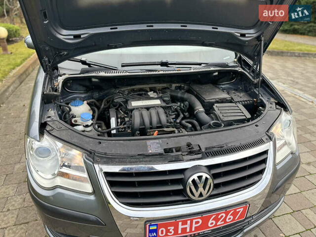 Серый Фольксваген Туран, объемом двигателя 1.6 л и пробегом 210 тыс. км за 7350 $, фото 43 на Automoto.ua