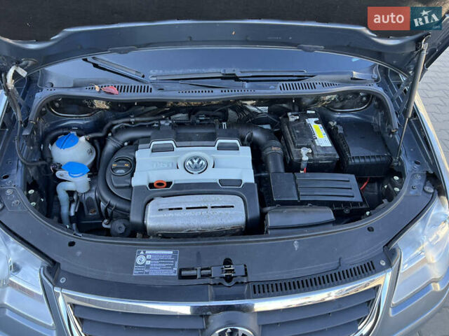 Серый Фольксваген Туран, объемом двигателя 1.4 л и пробегом 188 тыс. км за 6000 $, фото 78 на Automoto.ua