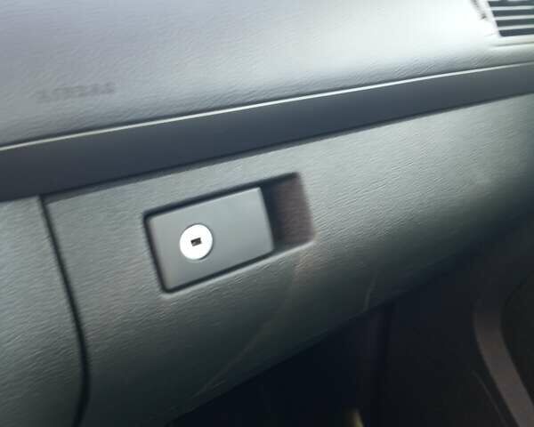 Серый Фольксваген Туран, объемом двигателя 1.9 л и пробегом 235 тыс. км за 8500 $, фото 24 на Automoto.ua