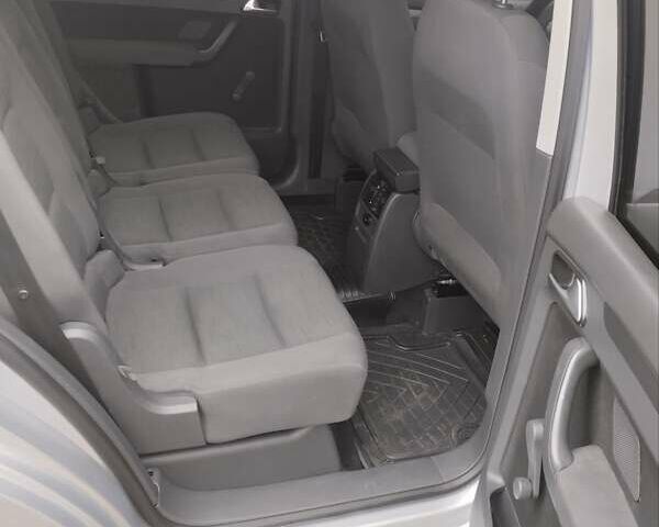 Сірий Фольксваген Туран, об'ємом двигуна 1.9 л та пробігом 257 тис. км за 8600 $, фото 12 на Automoto.ua