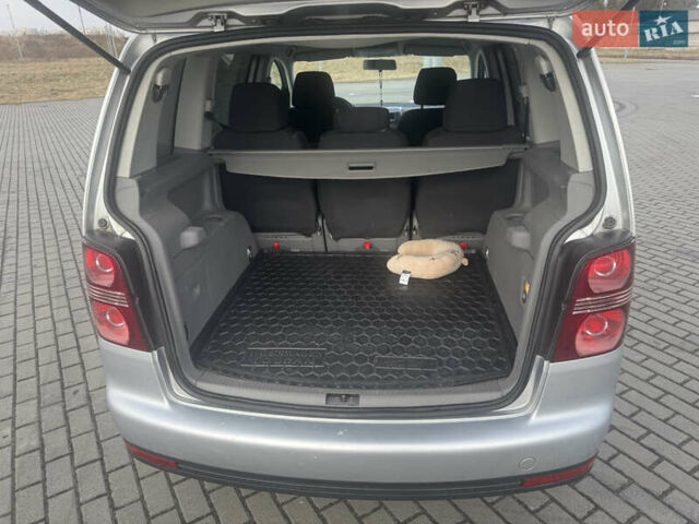 Серый Фольксваген Туран, объемом двигателя 1.6 л и пробегом 238 тыс. км за 6700 $, фото 11 на Automoto.ua