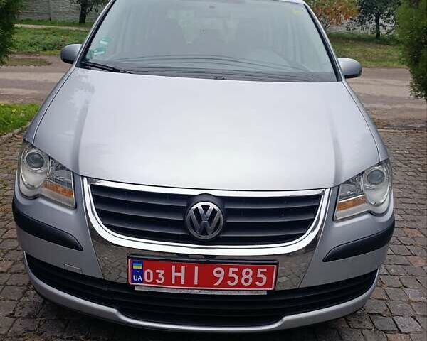 Сірий Фольксваген Туран, об'ємом двигуна 1.6 л та пробігом 216 тис. км за 7700 $, фото 2 на Automoto.ua