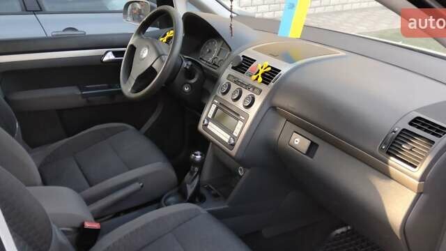 Сірий Фольксваген Туран, об'ємом двигуна 1.6 л та пробігом 210 тис. км за 8000 $, фото 5 на Automoto.ua