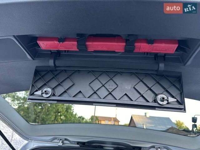 Серый Фольксваген Туран, объемом двигателя 1.4 л и пробегом 142 тыс. км за 8650 $, фото 98 на Automoto.ua