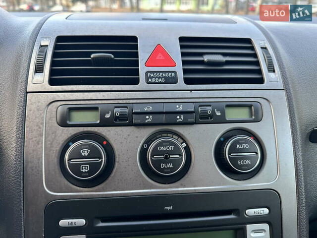 Сірий Фольксваген Туран, об'ємом двигуна 1.6 л та пробігом 196 тис. км за 8199 $, фото 56 на Automoto.ua