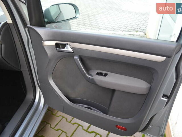 Серый Фольксваген Туран, объемом двигателя 1.6 л и пробегом 176 тыс. км за 8550 $, фото 23 на Automoto.ua