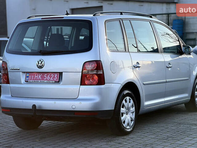 Серый Фольксваген Туран, объемом двигателя 1.4 л и пробегом 175 тыс. км за 7500 $, фото 5 на Automoto.ua