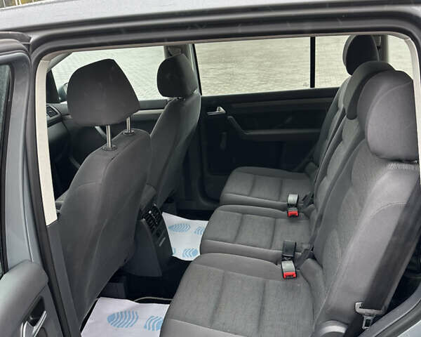 Серый Фольксваген Туран, объемом двигателя 1.4 л и пробегом 240 тыс. км за 6800 $, фото 15 на Automoto.ua