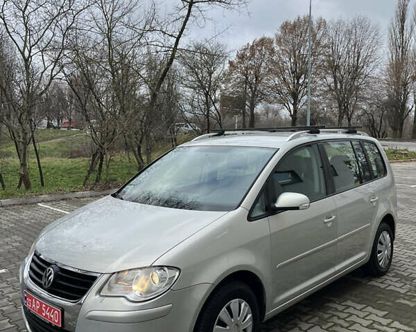 Серый Фольксваген Туран, объемом двигателя 1.6 л и пробегом 211 тыс. км за 7500 $, фото 12 на Automoto.ua