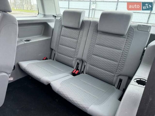 Серый Фольксваген Туран, объемом двигателя 1.6 л и пробегом 236 тыс. км за 7100 $, фото 38 на Automoto.ua